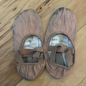 Used So Danca nude flat shoes